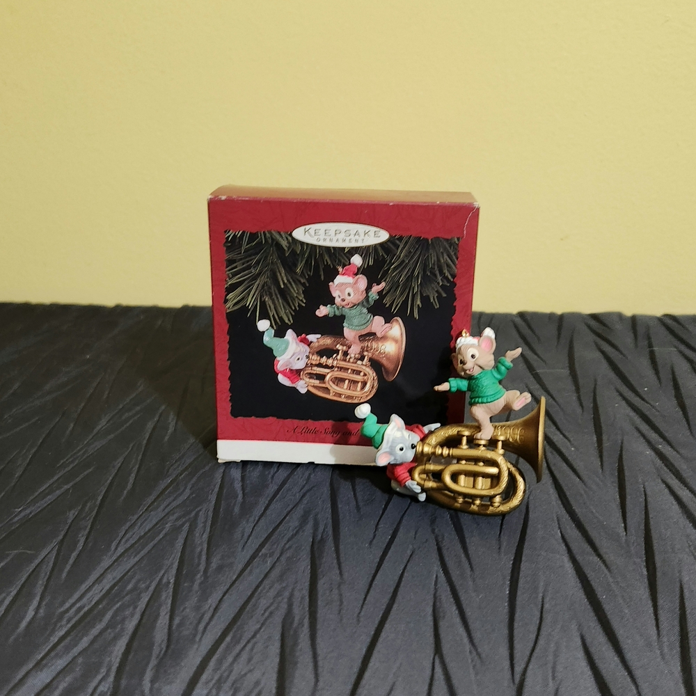 1996 Hallmark Keepsake "A Little Song And Dance" Ornament